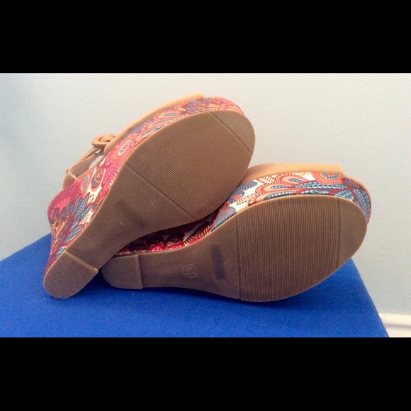 DE BLOSSOM COLLECTION WEDGES. Size 5 1/2 - Picture 6 of 10